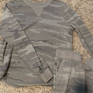 Camo grey sweatsuit set.